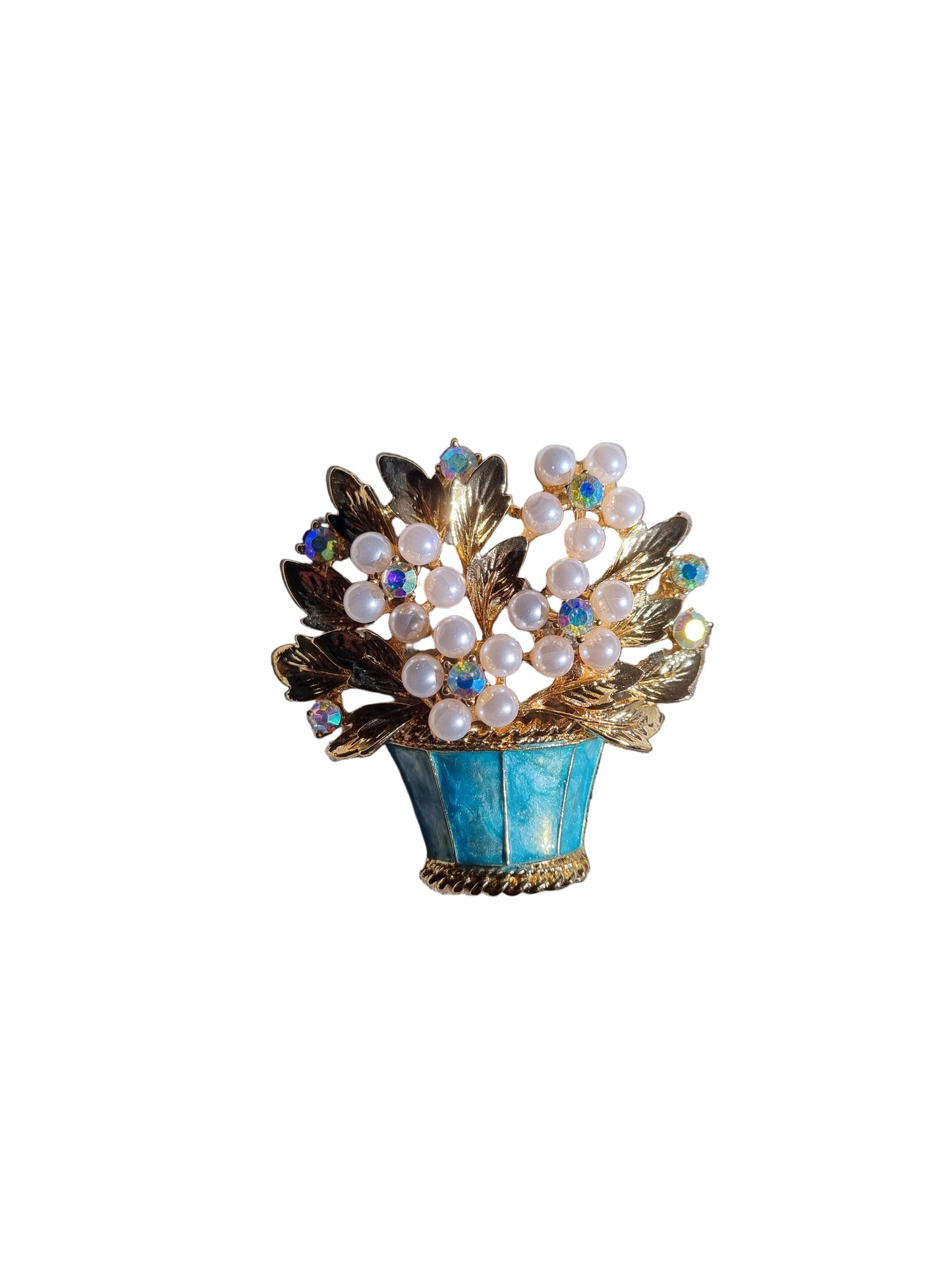 Decorative object with pearls and blue accents 